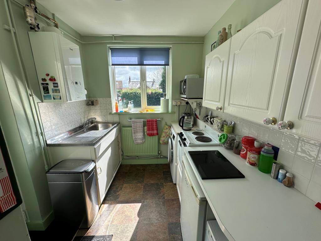 Lot: 165 - SEMI-DETACHED STATUTORY INVESTMENT - Kitchen